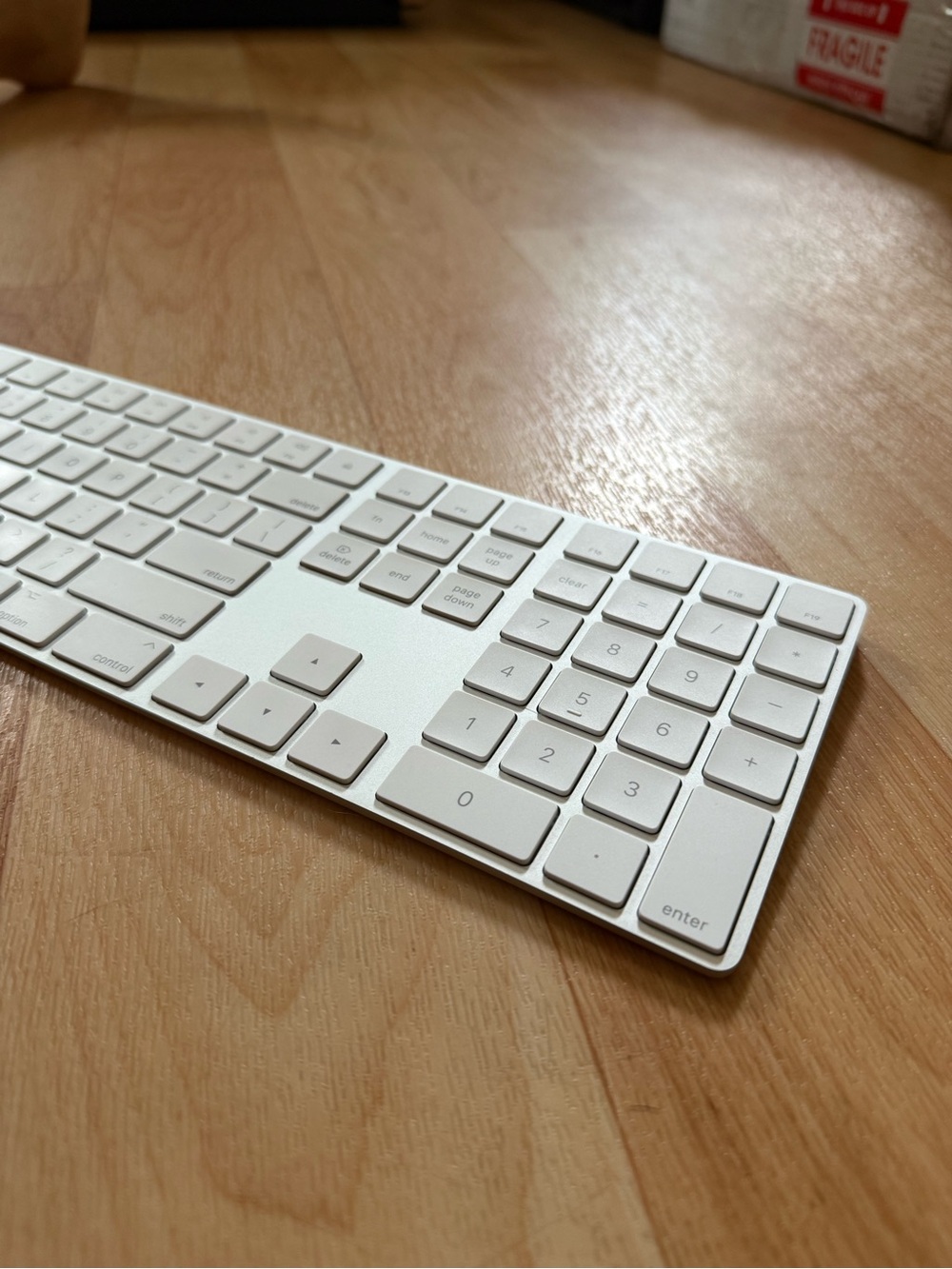Apple Magic Keyboard (Wireless) - Picture 2 of 4